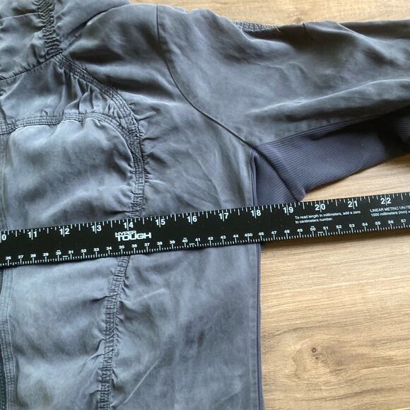 Lululemon Jacket Womens 8 Gray Reversible Thumb Holes Ruched Zipper Cool Down - Picture 12 of 12